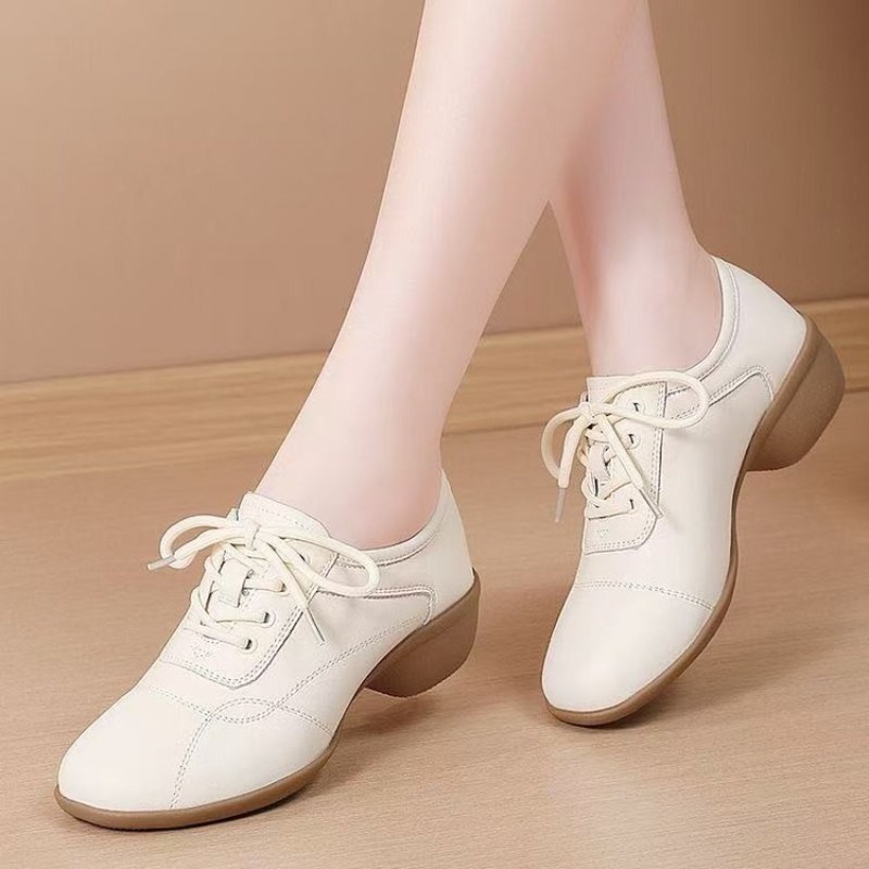 Sneakers - รองเท้าผ้าใบเต้นรำส้นเตี้ยสำหรับผู้หญิง แบบผูกเชือก หนังเทียมนุ่ม หัวกลม กันลื่น สำหรับเต้นบอลรูม