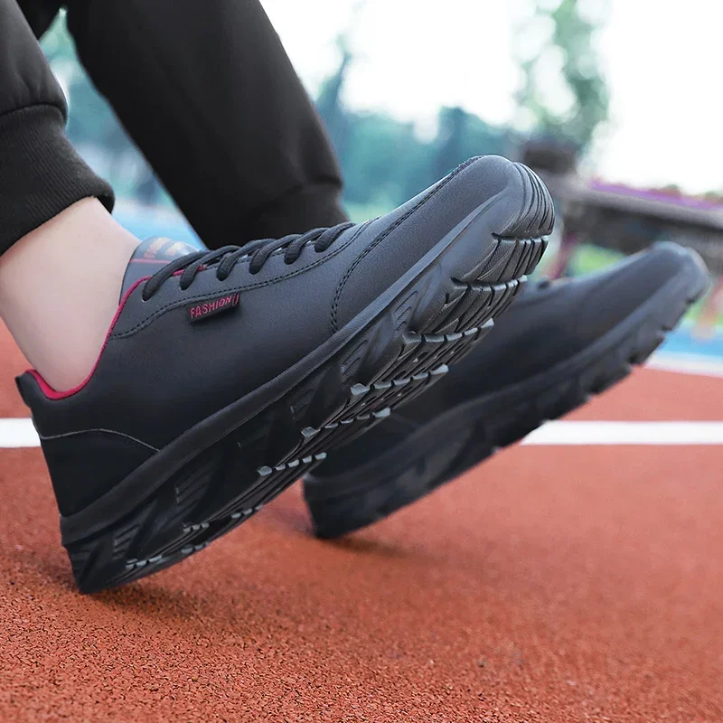 รองเท้าวิ่งผู้ชายสีดํา PU ด้าน - Waterproof Goretex Running Shoes บทวิจารณ์และราคา
