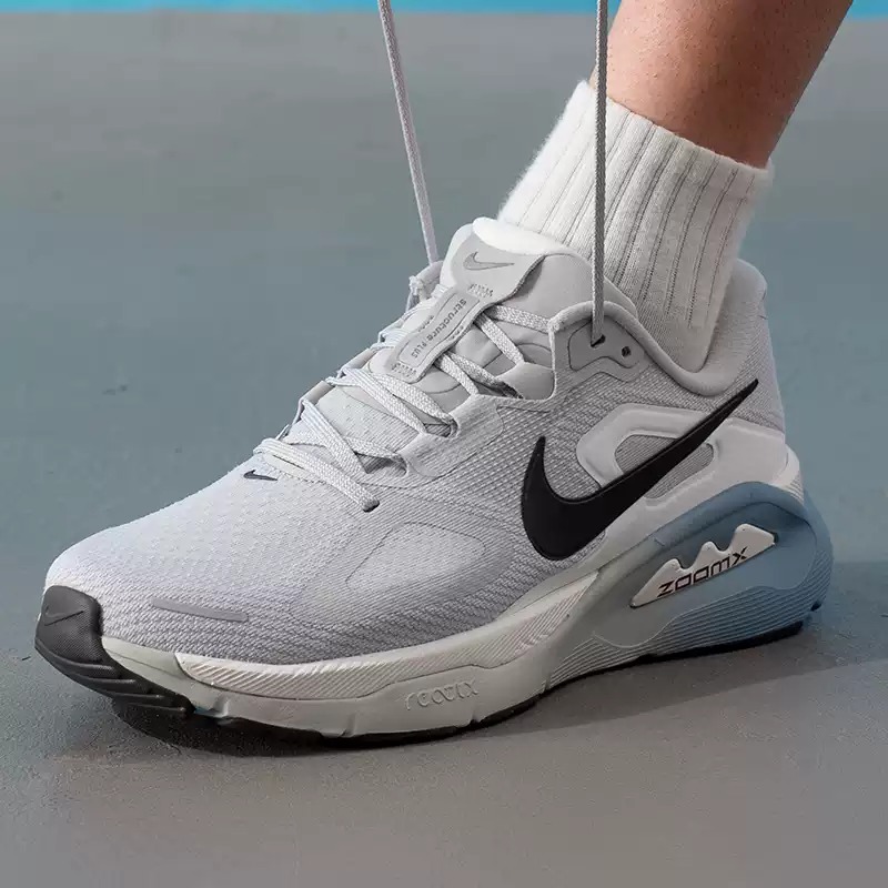 รองเท้าผู้ชาย Nike รุ่นดั้งเดิ - Lightweight Road Running Shoes บทวิจารณ์และราคา